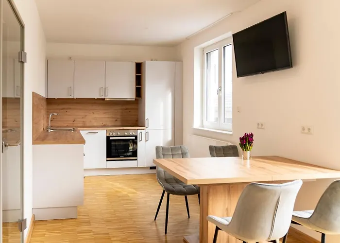 Henrys Sleeping Am Augsburger Eiskanal Hostel *