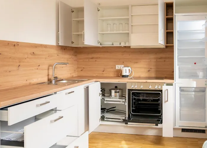 Henrys Sleeping Am Augsburger Eiskanal Hostel *