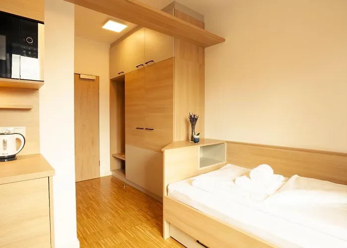 Hostel Henrys Sleeping Am Augsburger Eiskanal Augsburg