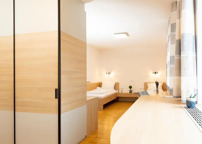 Hostel Henrys Sleeping Am Augsburger Eiskanal