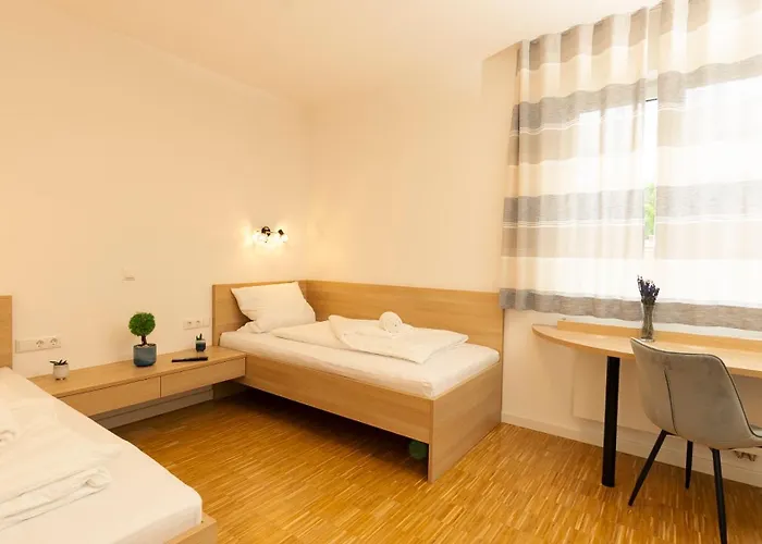 Henrys Sleeping Am Augsburger Eiskanal Hostel *