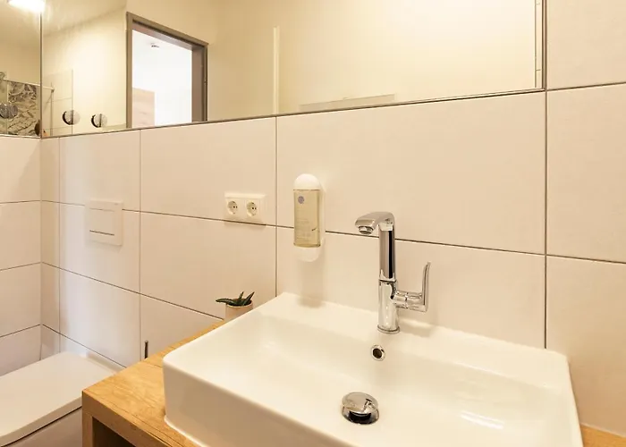 Hostel Henrys Sleeping Am Augsburger Eiskanal