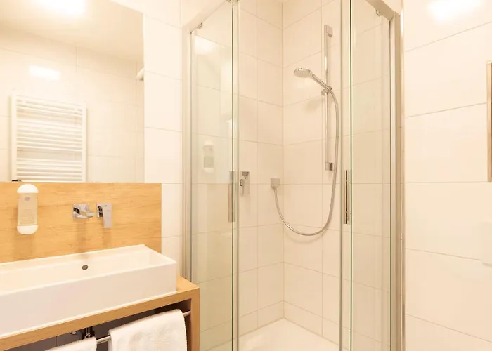 Henrys Sleeping Am Augsburger Eiskanal Hostel *