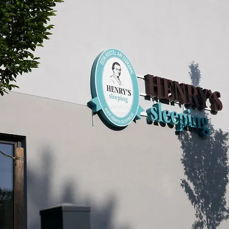 Henrys Sleeping Am Augsburger Eiskanal Аугсбург