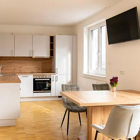 Henrys Sleeping Am Augsburger Eiskanal Hostel *