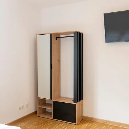 Henrys Sleeping Am Augsburger Eiskanal