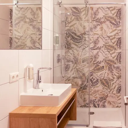 Henrys Sleeping Am Augsburger Eiskanal Аугсбург