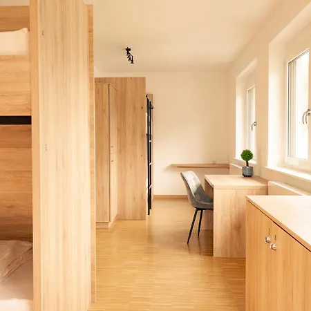 Henrys Sleeping Am Augsburger Eiskanal Hostel