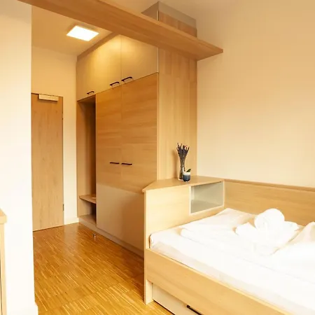 Hostel Henrys Sleeping Am Augsburger Eiskanal Augsburg