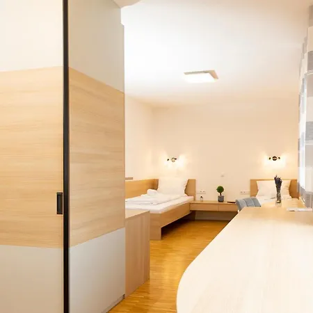 Хостел Henrys Sleeping Am Augsburger Eiskanal