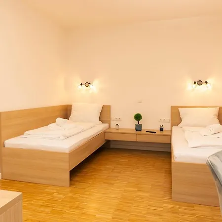 Henrys Sleeping Am Augsburger Eiskanal Hostel