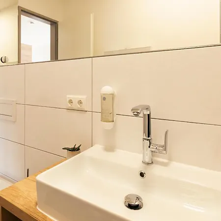 Hostel Henrys Sleeping Am Augsburger Eiskanal