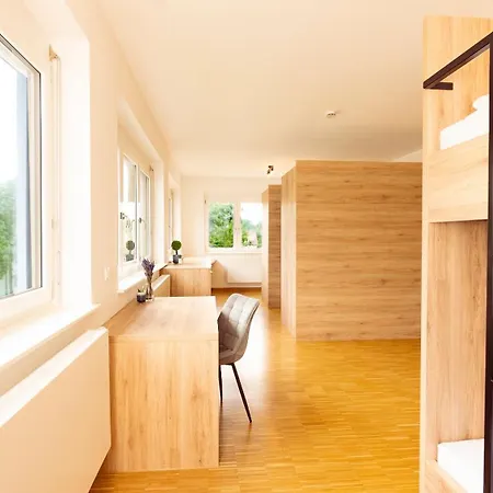 Henrys Sleeping Am Augsburger Eiskanal Hostel Augsburg