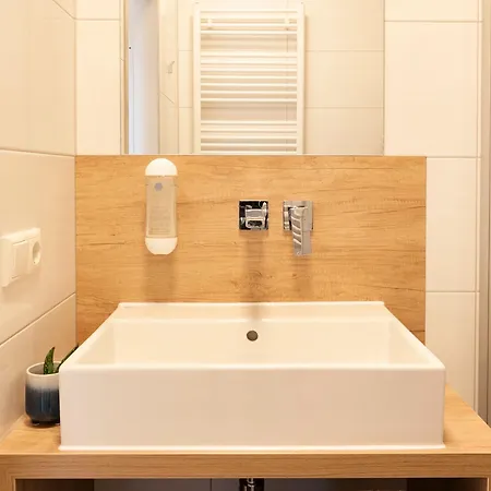 Henrys Sleeping Am Augsburger Eiskanal *