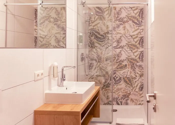 Henrys Sleeping Am Augsburger Eiskanal アウグスブルク