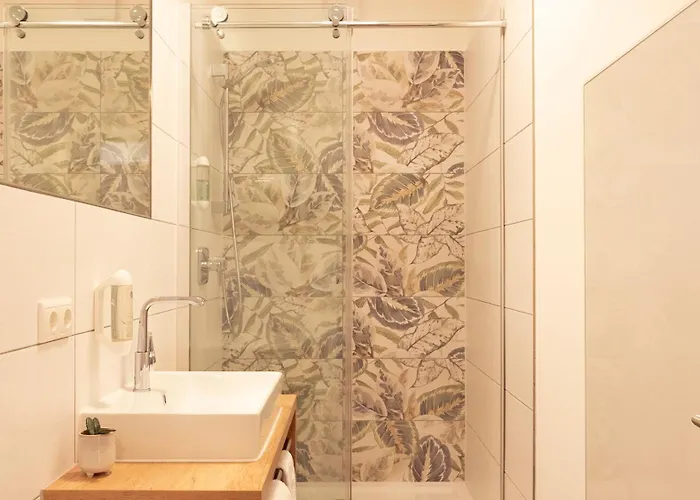 Henrys Sleeping Am Augsburger Eiskanal アウグスブルク